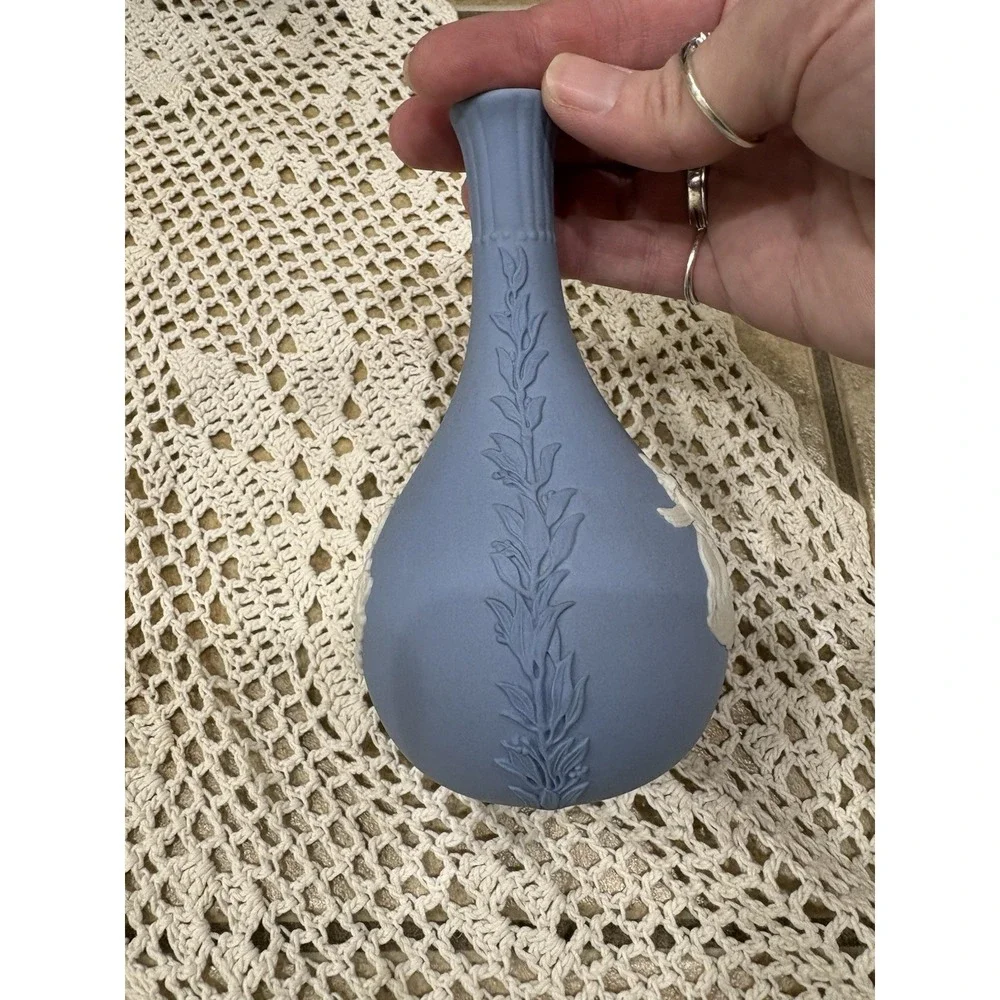 Wedgwood England White on‎ Grey Jasperware Bud Vase 5.5